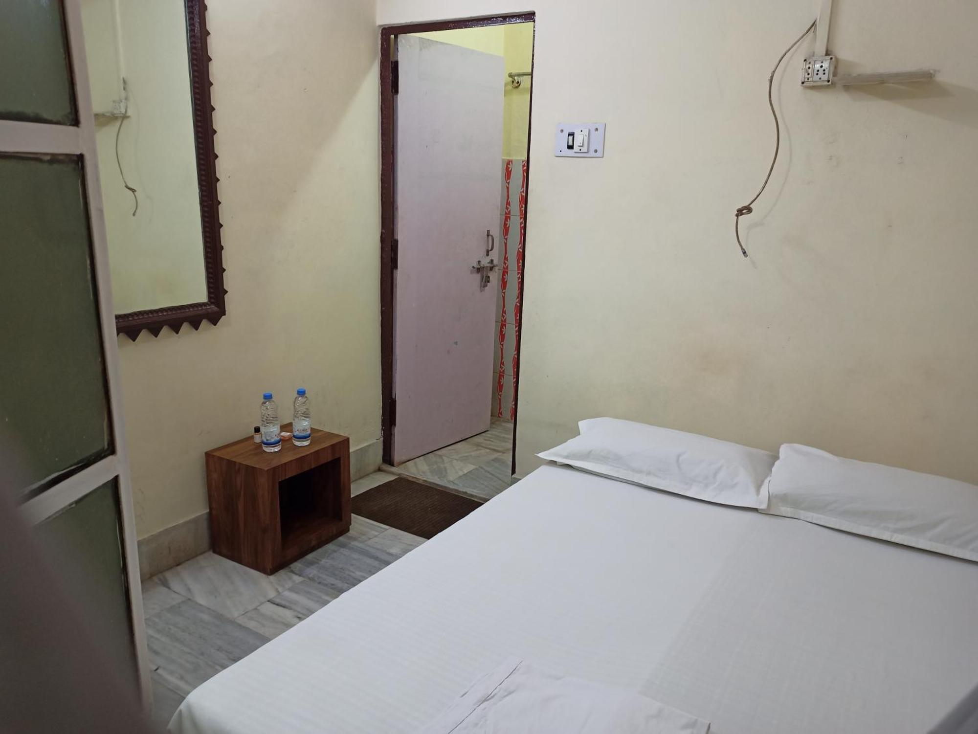 Standard  Double Room with Fan (Includes Ganga Aarti and Darshan assistance to Kashi Vishwanath Temple)